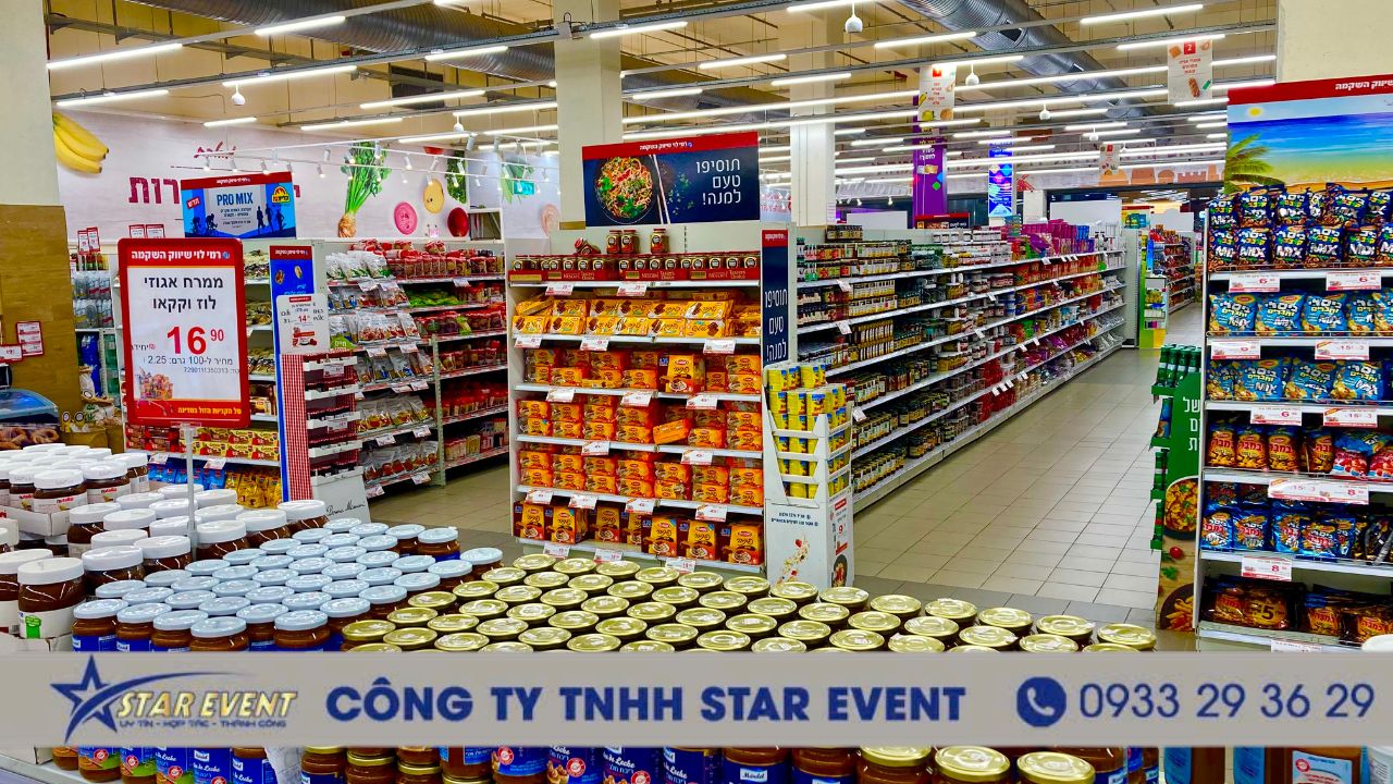 Thiết kế, trang trí cửa hàng và chuẩn bị mâm cúng