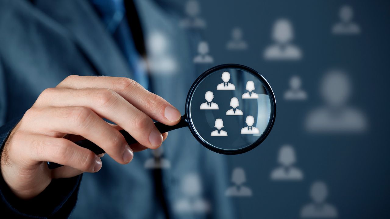 Xác định chân dung khách hàng mục tiêu (Customer Persona)