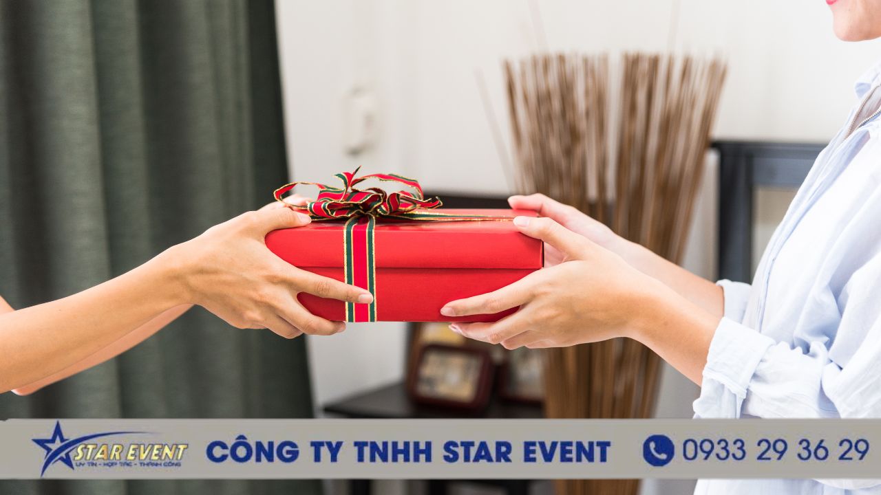 Ý nghĩa của việc tặng quà trong ngày khai trương