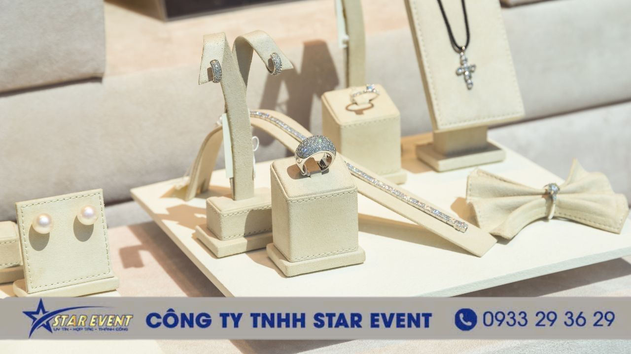 Đừng quên phụ kiện làm điểm nhấn